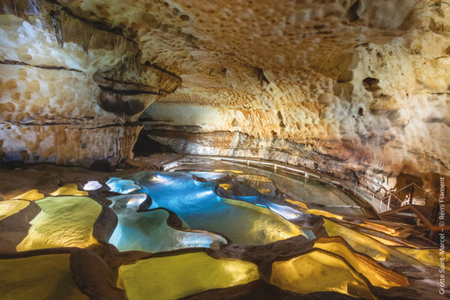 cascade-de-gours-_grotte-de-saint-marcel-d_ardeche-flament