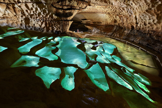 Grotte De La Madeleine