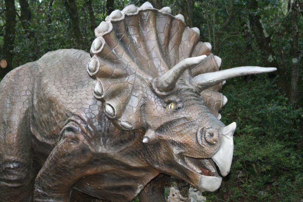 dinosaures aven-grotte-marzal-tourisme-ardeche