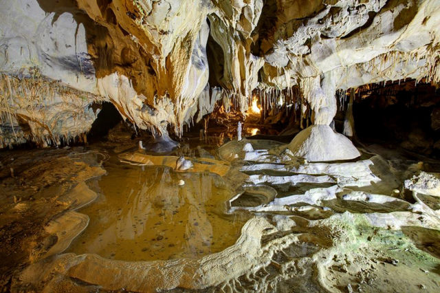 visite-grottes-de-thouzon-vaucluse