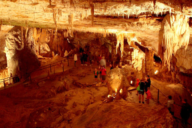 visite-famille-jura-grotte-des-moidons