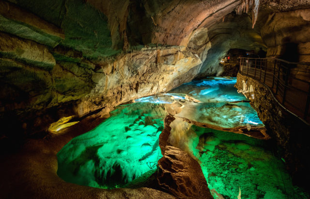 visite-famille-grotte-cocaliere-gard