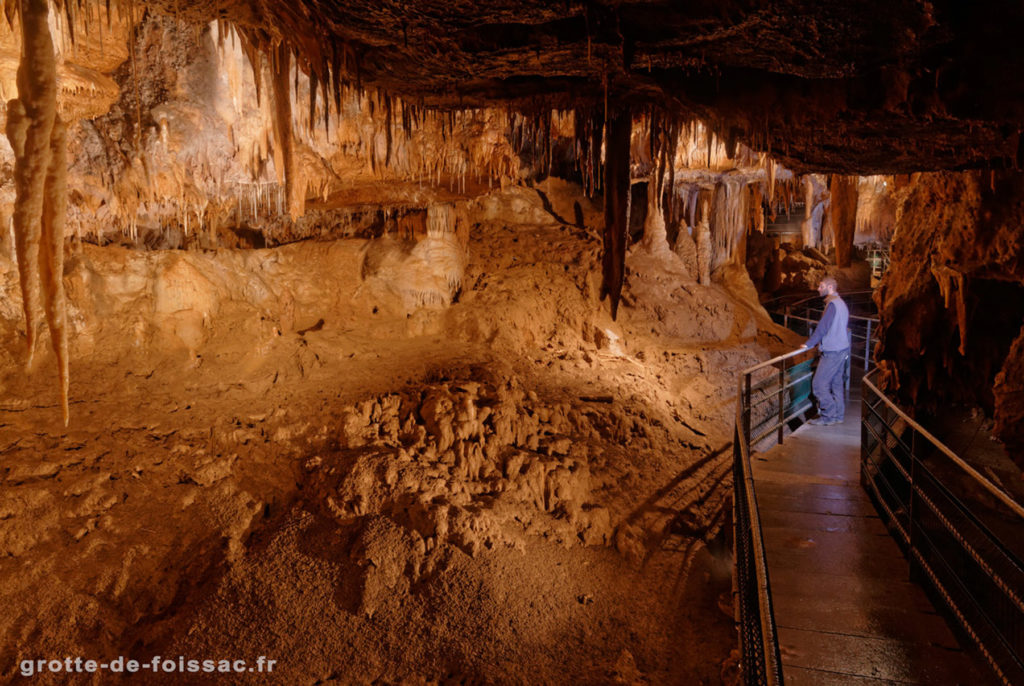 visite-famille-grotte-prehistorique-foissac-aveyron