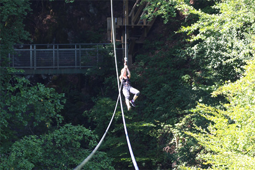 activités autour des grottes de France sportive_seythenex_tyrolienne