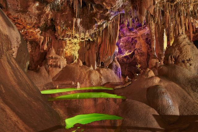 Anecat Grottes de France grotte-de-baume-obscure-les-gours-verts-vus-den-bas