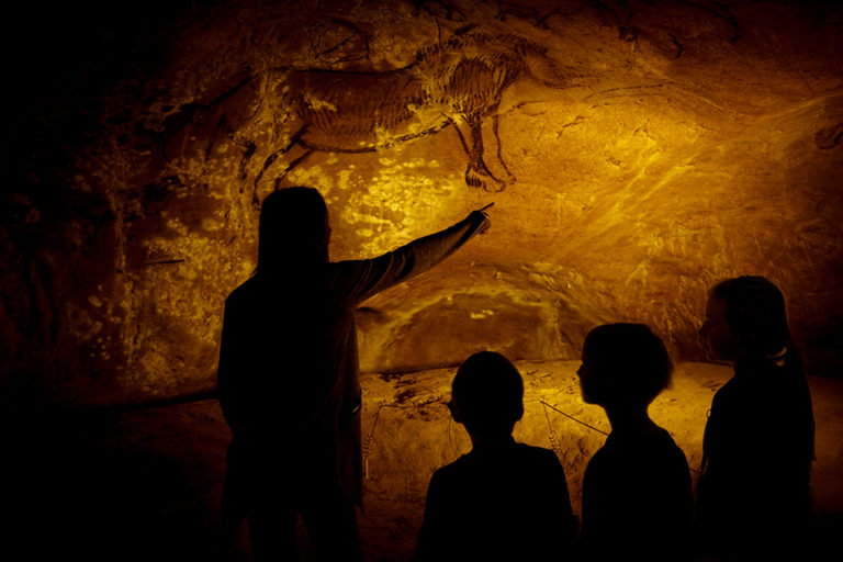 Grotte préhistorique de niaux Fédération Française du Tourisme et Patrimoine Souterrain FFTS